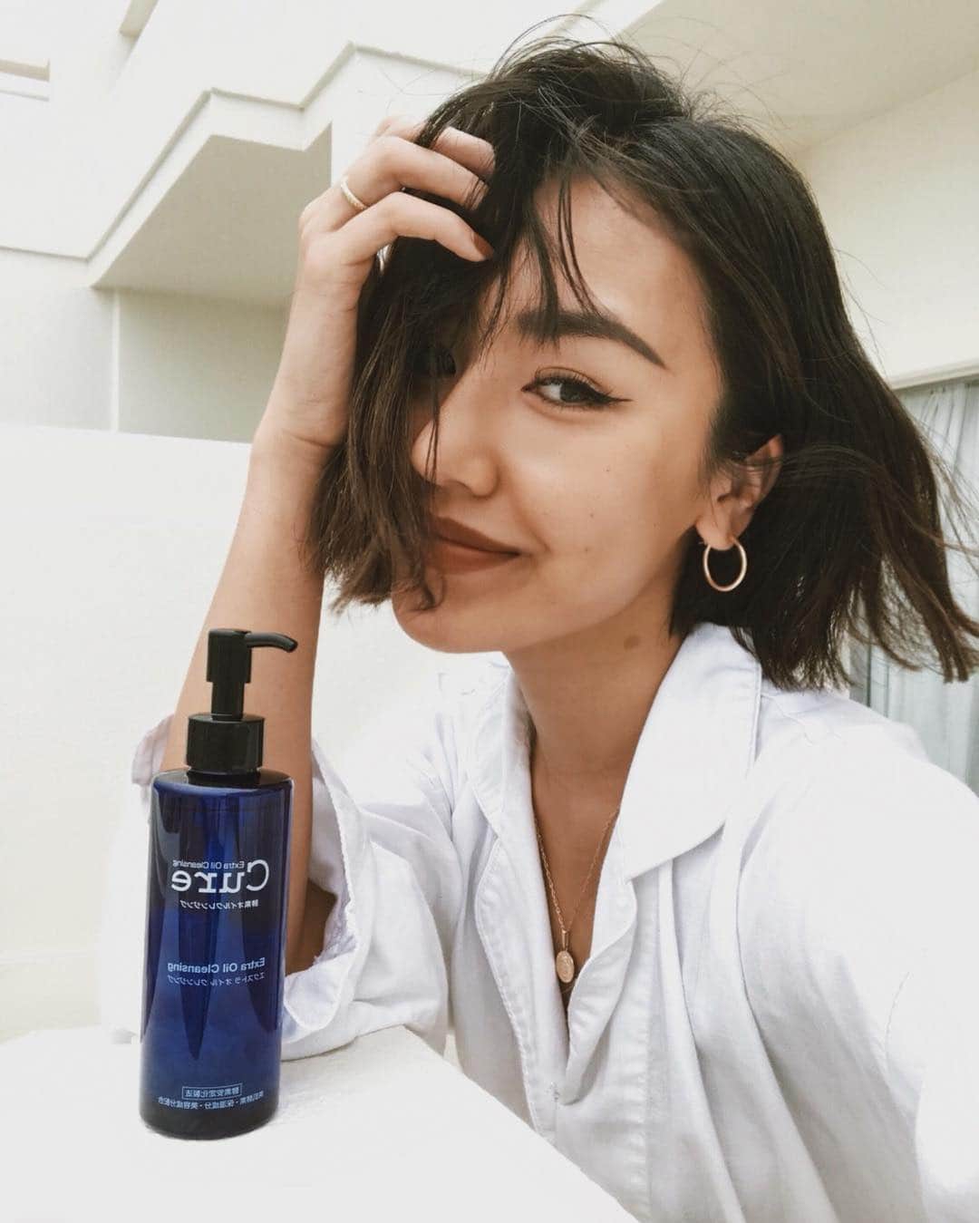 のインスタグラム：「平成最後の日だから連続で投稿しちゃう😝 この度、Cureのアンバサダーに就任しました！！ オイルのクレンジングなんだけど、私がオイルクレンジング使わないことはフォロワーさんなら知ってくれているかな？ けど、Cureの酵素オイルクレンジングは、マツエクok、しかもあのオイル特有のトロトロべたつき感が全くなくて、サラサラで、香りはアロマのような香りなの♡ 使用後も乾燥とかツッパリ感がないの！！ だから、使ってみたいなって思ってアンバサダーのお話を引き受けました♡ 私みたいに今までオイル派じゃなかった人にも、 Cureの良さを伝えていけたらと思っています✨ . みなさん、何かCureについて聞いてみたいこととかありますか？☺︎ なんでも聞いてね♡ . またストーリーでも紹介していきます♡ .」