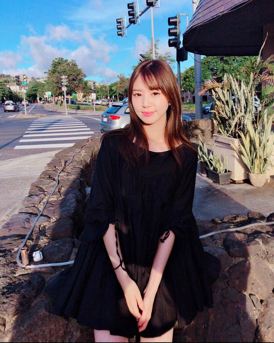 加田穂乃華のインスタグラム：「平成最後の日ですね🙂 写真はいつかの思い出📸 ちょっと眩しそう☀︎ #ありがとう平成 #令和」