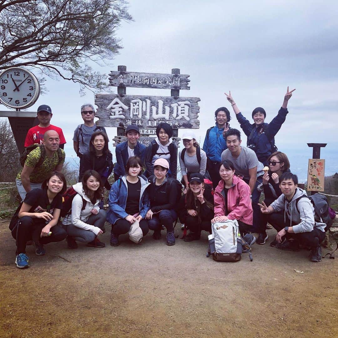 Risako Yamamotoさんのインスタグラム写真 - (Risako YamamotoInstagram)「GWに楽しみにしていたコトのひとつ🗓 大野DOJYOの登山イベント、金剛山へ🥾⛰🌳 ・ ・ 普段のトレーニングやランニングとはまた違った、楽しさを満喫！ 自然の中で感じた空気感、最高🌳✨ ・ ・ 山頂でみんなで頂いたご飯は格別に美味しく感じました🙏🏻♥️ 大野DOJYOの皆さま、楽しいイベントの企画から準備まで有難うございました☺︎♡ ・ ・ #金剛山 #登山 #ハイキング #大野DOJYO #GW @ohnodojyo」4月30日 21時02分 - risako_yamamoto