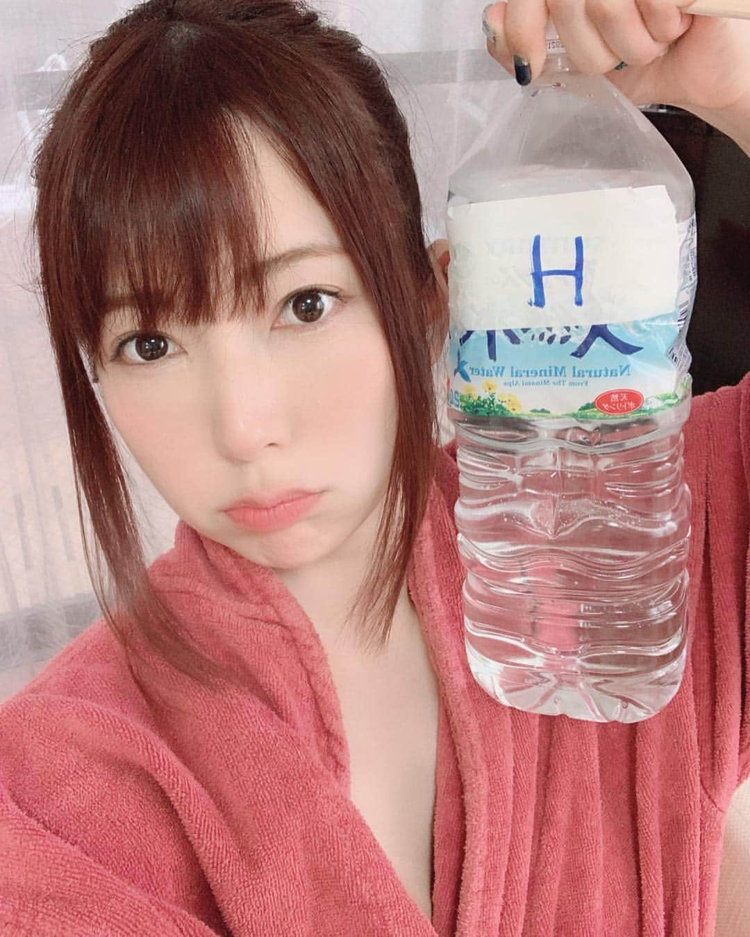 波多野結衣さんのインスタグラム写真 - (波多野結衣Instagram)「平成最後の撮影！ ピーターズさんでした★ お水沢山飲みました𖤐˒˒(ᯅ̈ )! . . #波多野結衣 #平成最後 #撮影 #大量の水 #ピーターズ #平成最後 #平成最後の日 #平成ありがとう」4月30日 21時07分 - hatachan524