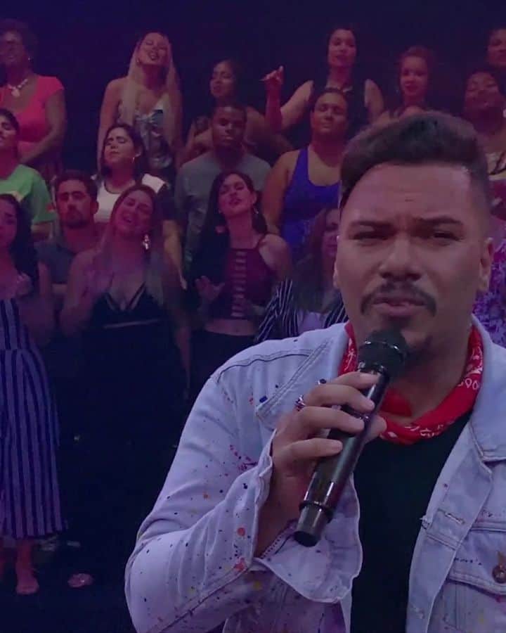 Sorriso Marotoのインスタグラム：「Contagem regressiva, Riooo! Sabadão todos os caminhos te levam ao show de lançamento da nova turnê #AoCuboAoVivoEmCores no Km de Vantagens Hall! 😀 Serão mais de 2h de música com os novos e antigos sucessos! Não dá pra perder! Últimos ingressos à venda. Corre pra garantir o seu! 👉🏽🎫 http://bit.ly/sm3kmrj」