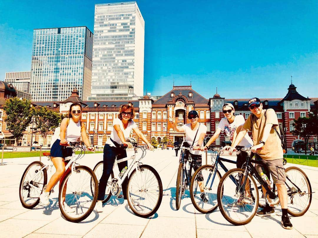 MagicalTripさんのインスタグラム写真 - (MagicalTripInstagram)「Welcome to @Magicaltripcom ⠀⠀ “Travel Deeper with a Local Guide!” ⠀⠀ -------------------------------------------------⠀⠀ Discovering this massive city with riding a bike in a spring day cannot be replaced by any other activities in Tokyo! ⠀ 🚲：Off-Street Cycling Tour⠀⠀ 📷：Magical Trip Guide Clinton ⠀⠀ -------------------------------------------------⠀⠀ 【🌀What is #Magicaltrip 🌀】⠀⠀ *⠀⠀ Unique travel experience with local guides in Japan! ⠀ Our #locallguides will take you to the local and hidden places in Japan!⠀⠀ *⠀⠀ *⠀⠀ Why don’t you make your special travel experience more unique and unforgettable with us? ⠀⠀ *⠀⠀ *⠀⠀ *⠀⠀ 【😎Tour Information😎】⠀⠀ Please check out our unique tours in Japan👇👇⠀⠀ *⠀⠀ *⠀⠀ Bar Hopping tours🍶in Tokyo, Osaka, Kyoto, and Hiroshima, discovering the local izakaya in #Japan! 🍻🍻⠀⠀ *⠀⠀ Food tours are not all about sushi🍣but also Japanese traditional food such as okonomiyaki, oden, sashimi, yakitori 😋😋⠀⠀ *⠀⠀ Cultural-Walking tours🍀in Asakusa, Nakano, Akihabara, Tsukiji, Togoshiginza, Yanaka, Ryogoku, where you can dive into the deep Japanese cultures! 🚶🚶⠀⠀ *⠀⠀ Explore Tokyolife with cycling tour🚴🚵, club-patrol💃, Karaoke night🎤 and sumo tour! 👀👀⠀⠀ *⠀⠀ *⠀⠀ *⠀⠀ ⭐️Book our tours on the link of @Magicaltripcom profile page! ⭐️⠀⠀ *⠀⠀ #magicaltrip #magicaltripcom #japantour #tokyotour #wheninjapan #love_bestjapan #igersjapan #ig_japan #team_jp_ #tokyotravel #discovertokyo #japantravel #japantrip  #visitjapan #visitkyoto #visittokyo #ilovejapan #lovejapan #japanlover #tsukiji #tsukijimarket #tsukijifishmarket #japanesemarket #japanmarket #fishmarket #tsukijifish #fishmarket」4月30日 21時11分 - magicaltripcom