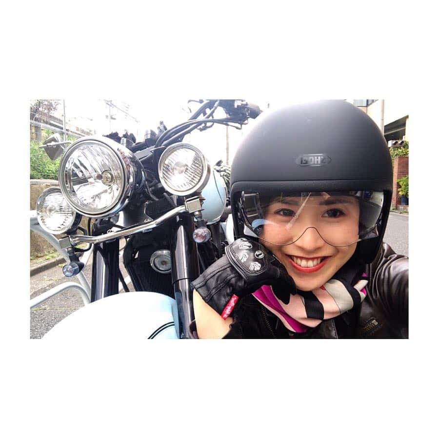 宇田恵菜さんのインスタグラム写真 - (宇田恵菜Instagram)「New helmet by @shoeihelmetsusa  ヘルメット 新調しました❤️ 3個あるけど、4年使ってるヘルメット を、ありがとうお疲れ様！ と、しました！いい味でてるわー😂✨ これからは、この子とたくさん旅をする！ ------------------------- #motorbike #motorcycle #drifter #vulcan #mybike #ridding #womanrider #vulcandrifter #kawasaki #rider #バイク #バルカン #ドリフター #イザベラ #女性ライダー #バイカー #マイバイク  #kawasakivulcan #kawasakigirl #バルカンドリフター  #えなイズム #ソロツーリング #恵菜バイク #バイク女子 #カワサキ女子 #バイク好き #ショウエイ #shoei」4月30日 21時14分 - ena2727