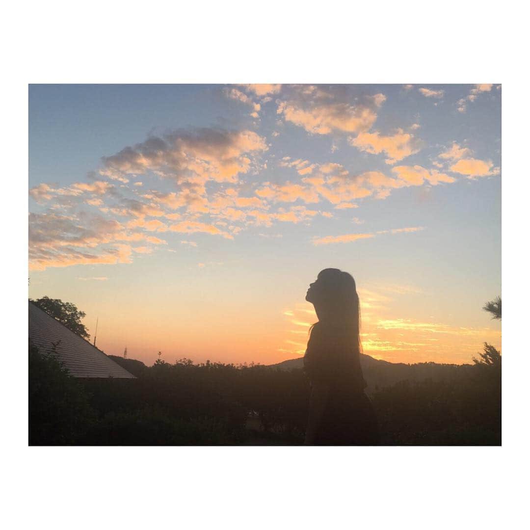 鷲尾伶菜さんのインスタグラム写真 - (鷲尾伶菜Instagram)「⁑ 平成、 沢山の思い出をありがとう。  令和もよろしくお願いします。 悔いなく。  #平成最後の日」4月30日 21時25分 - reina.washio.official