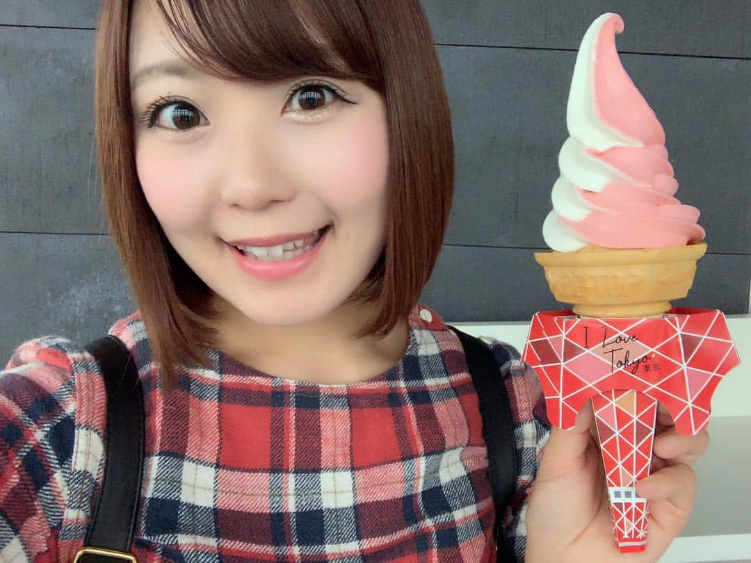 嶋梨夏さんのインスタグラム写真 - (嶋梨夏Instagram)「平成最後の日に食べたのは、大好きな東京タワーのプレミアムタワーソフトでした🗼💓平成に生まれてこの時代を生きられて私はとっても幸せでした😌💓ありがとう平成🇯🇵✨✨✨ #平成最後 #平成最後の日 #平成 #平成元年生まれ #ありがとう平成 #平成31年4月30日 #東京タワー #Tokyotower #プレミアムタワーソフト #softcream #ソフトクリーム #strawberry #sweets #スイーツ女子 #アラサー女子 #BEAMS #BEAMSboy #photooftheday #avex #avexmanagement #instagood #followme #極度の甘党 #ricashima #嶋梨夏」4月30日 21時25分 - shimarica_jp