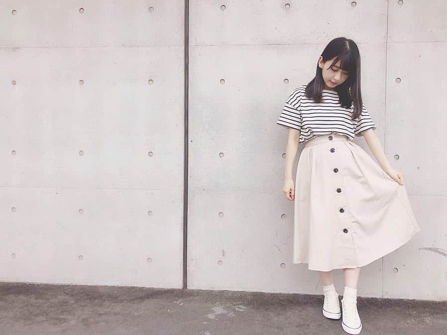 堺萌香のインスタグラム：「. . 今日も握手会でした♡ . . またまた珍しい服着たよ〜〜 . いつものとどっちが好き？？😀 . . . #握手会  #ジワるdays  #hkt48 #akb48 #ボーダー #カジュアル」