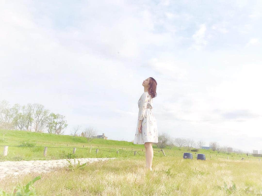 綾瀬麗奈さんのインスタグラム写真 - (綾瀬麗奈Instagram)「💐🐰 . . 今日で平成がおわります。 平成にうまれ、新たな時代に変わるこの瞬間を 生きることができて嬉しいです😌🍓 平成から変わることなんて想像してなかったし、 不思議な感覚。 「令和」もたくさんの方と出会って たくさんの幸せがありますように🐰💕 これからもよろしくお願いします！ . . . #平成 #平成最後 #平成最後の日 #平成生まれ #平成 #令和 #令和元年 . #綾瀬麗奈 #アイドル #dela #役者 #名古屋 #nagoya #名古屋観光文化交流特命大使 #トレーニング女子 #筋トレ女子 #御朱印ガール #りんご飴 #ハムスターのいる生活 #荒野行動女子 #tiktok #tiktokjapan #ティックトッカー」4月30日 21時20分 - ayasereina