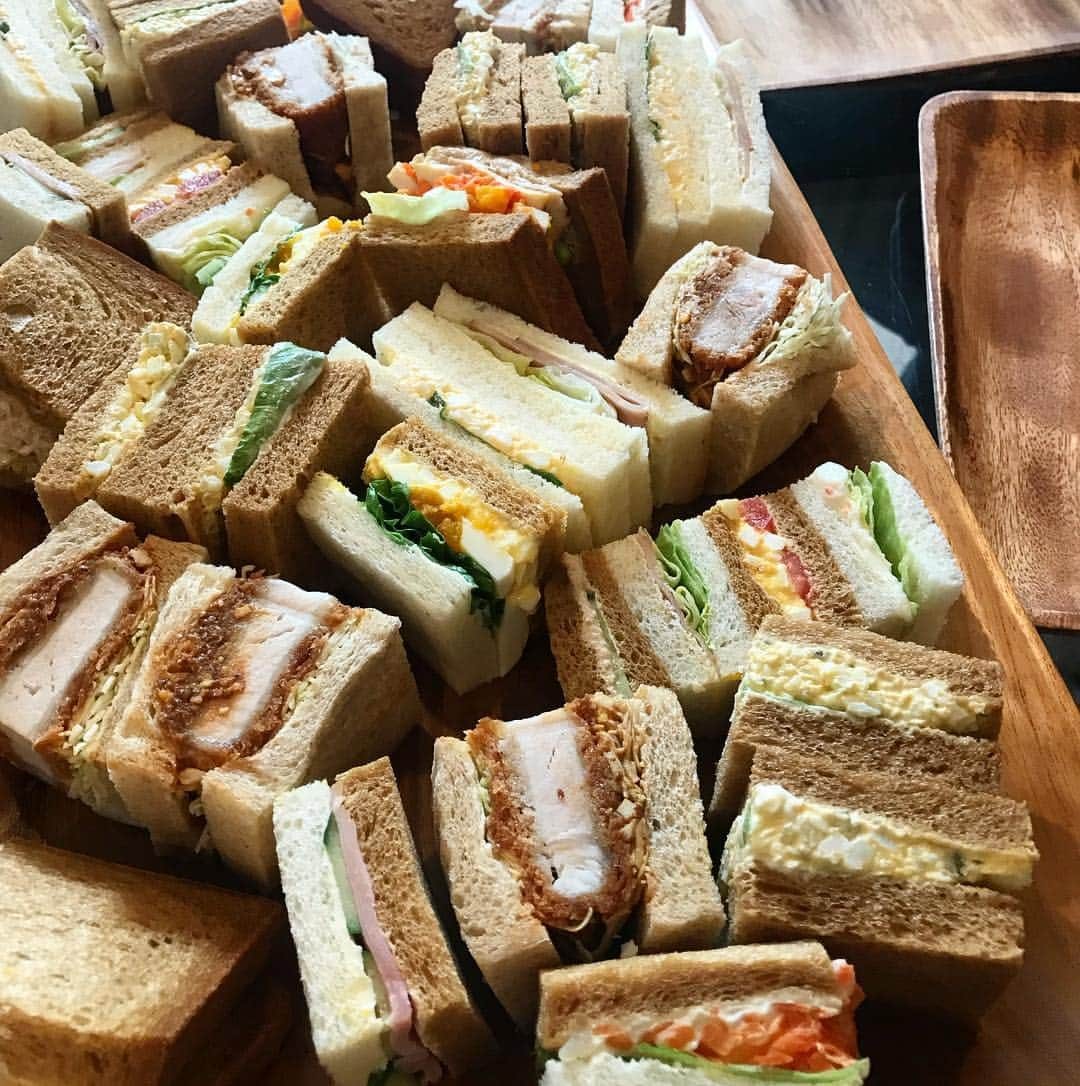 森田えりかさんのインスタグラム写真 - (森田えりかInstagram)「Happy Sandwich  lunch 🥪 🍅🥬🥓🥒🍞 ゆっくりするのが、いいよね。 #holiday #lunch #sandwich #sandwichlover #delish #yummy」4月30日 21時27分 - erikaricottamelon