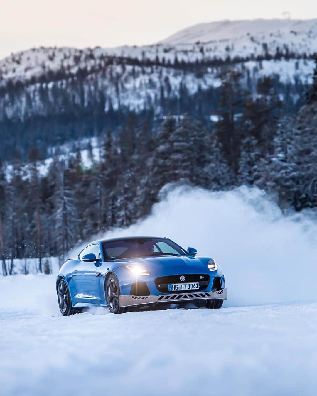 Jaguarさんのインスタグラム写真 - (JaguarInstagram)「A spectacular sub-zero performance on the edge of the #ArcticCircle.  #Jaguar #FTYPE #SVR #Luxury #Performance #SportsCar #SuperCar #V8 #JaguarExperience #IceAcademy #Arjeplog #Sweden #CarsofInstagram #InstaCar #SV #SpecialVehicleOperations」4月30日 21時27分 - jaguar