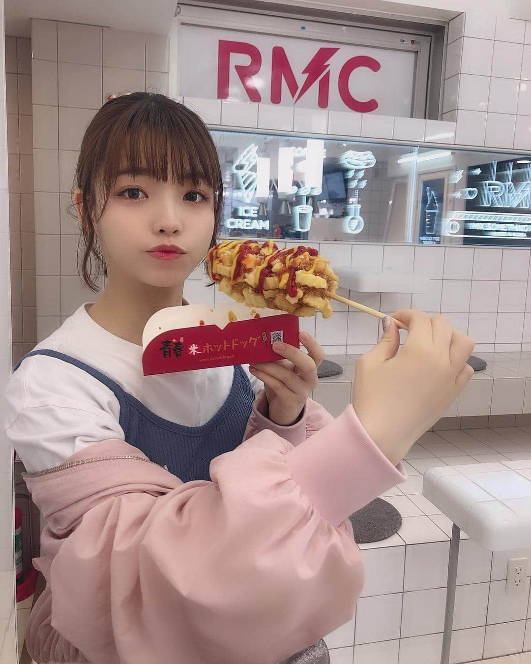 高橋彩音さんのインスタグラム写真 - (高橋彩音Instagram)「平成最後の朝ごはん兼昼ごはんはチーズドックでした( ¨̮ )︎︎ 平成に流行ったもの摂取出来て良かった〜 #平成最後 #平成 #平成もありがとうございました #令和もよろしくお願いします」4月30日 21時27分 - aayyaannee811