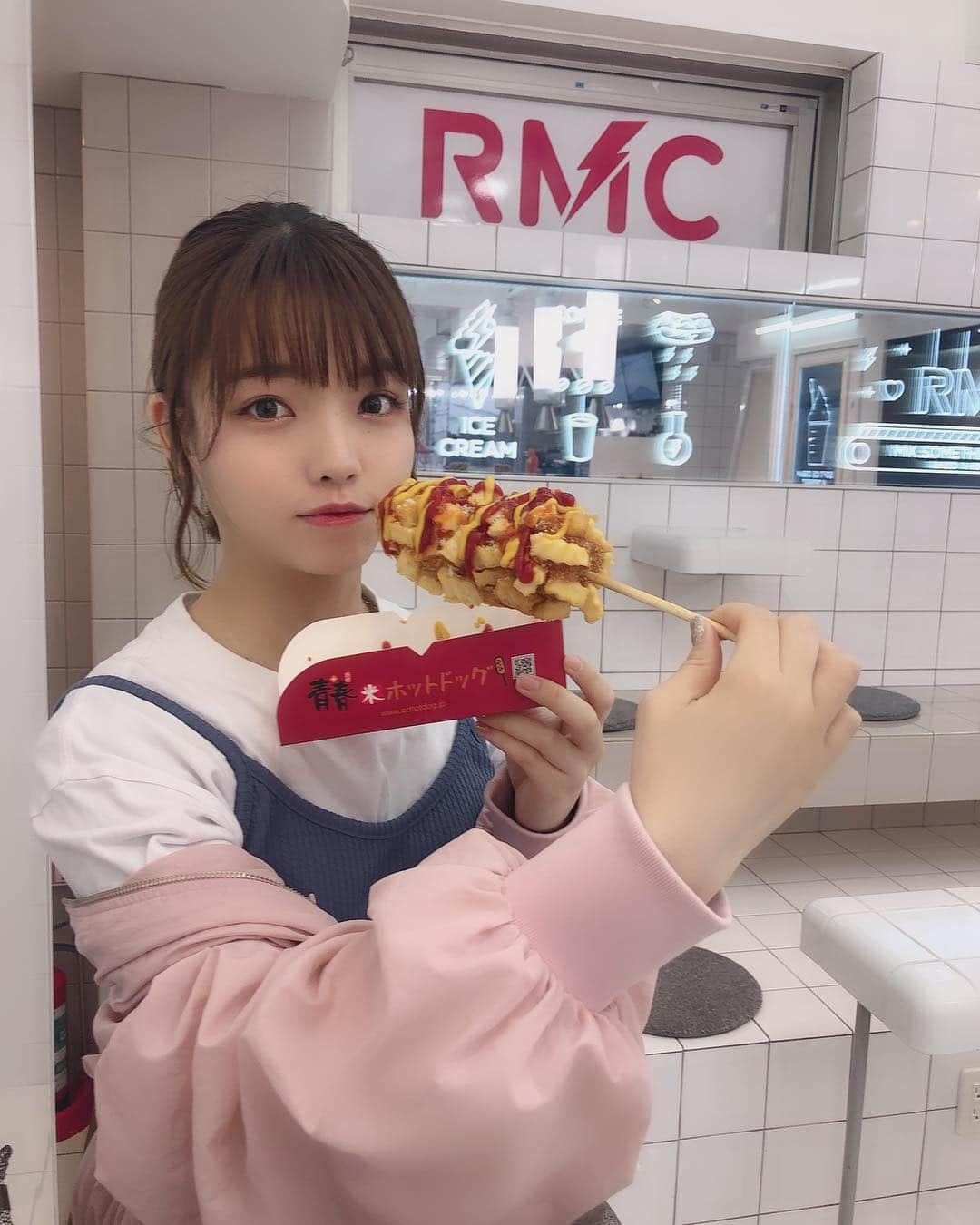 高橋彩音さんのインスタグラム写真 - (高橋彩音Instagram)「平成最後の朝ごはん兼昼ごはんはチーズドックでした( ¨̮ )︎︎ 平成に流行ったもの摂取出来て良かった〜 #平成最後 #平成 #平成もありがとうございました #令和もよろしくお願いします」4月30日 21時27分 - aayyaannee811