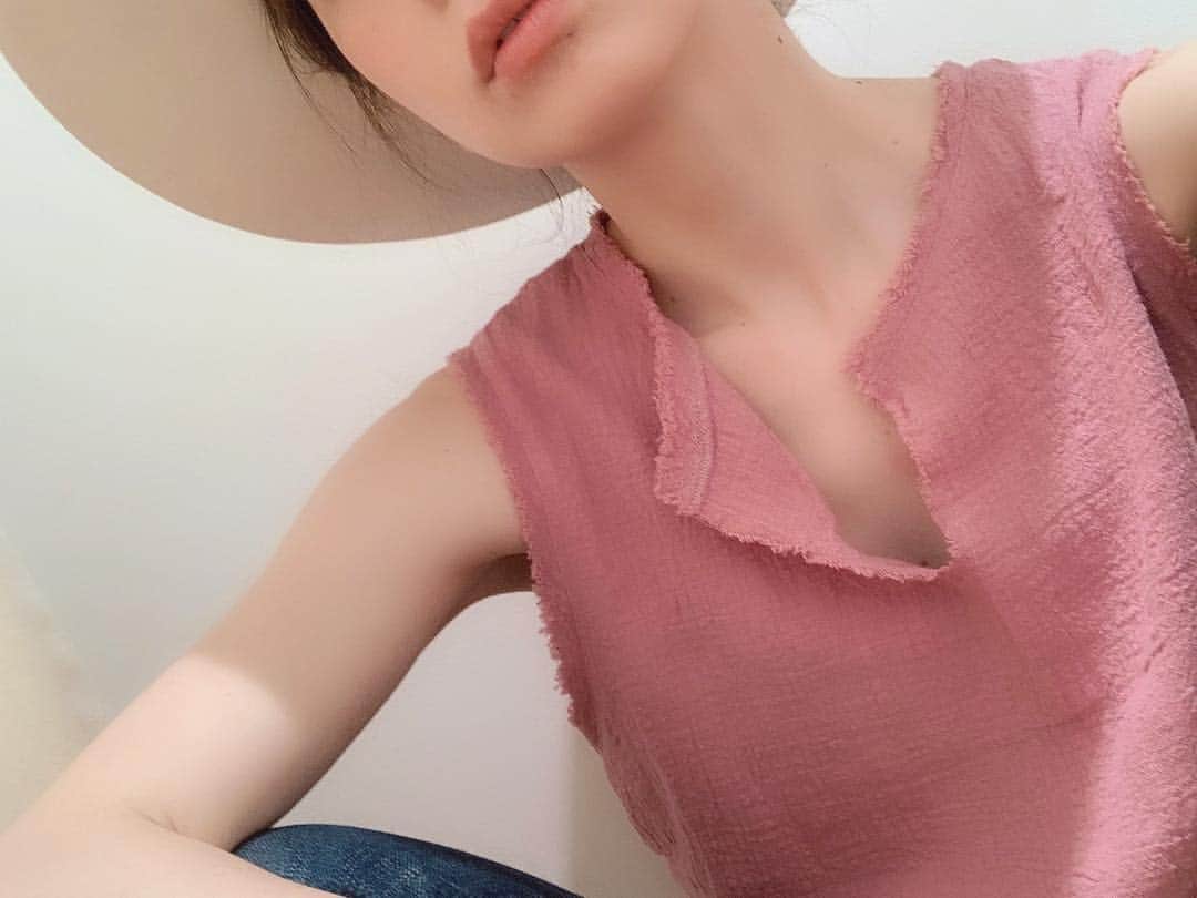 ungrid_minamiのインスタグラム：「. あしたは新作日ですよー💕 @ungrid_official  #Ungrid#アミュプラザ博多」