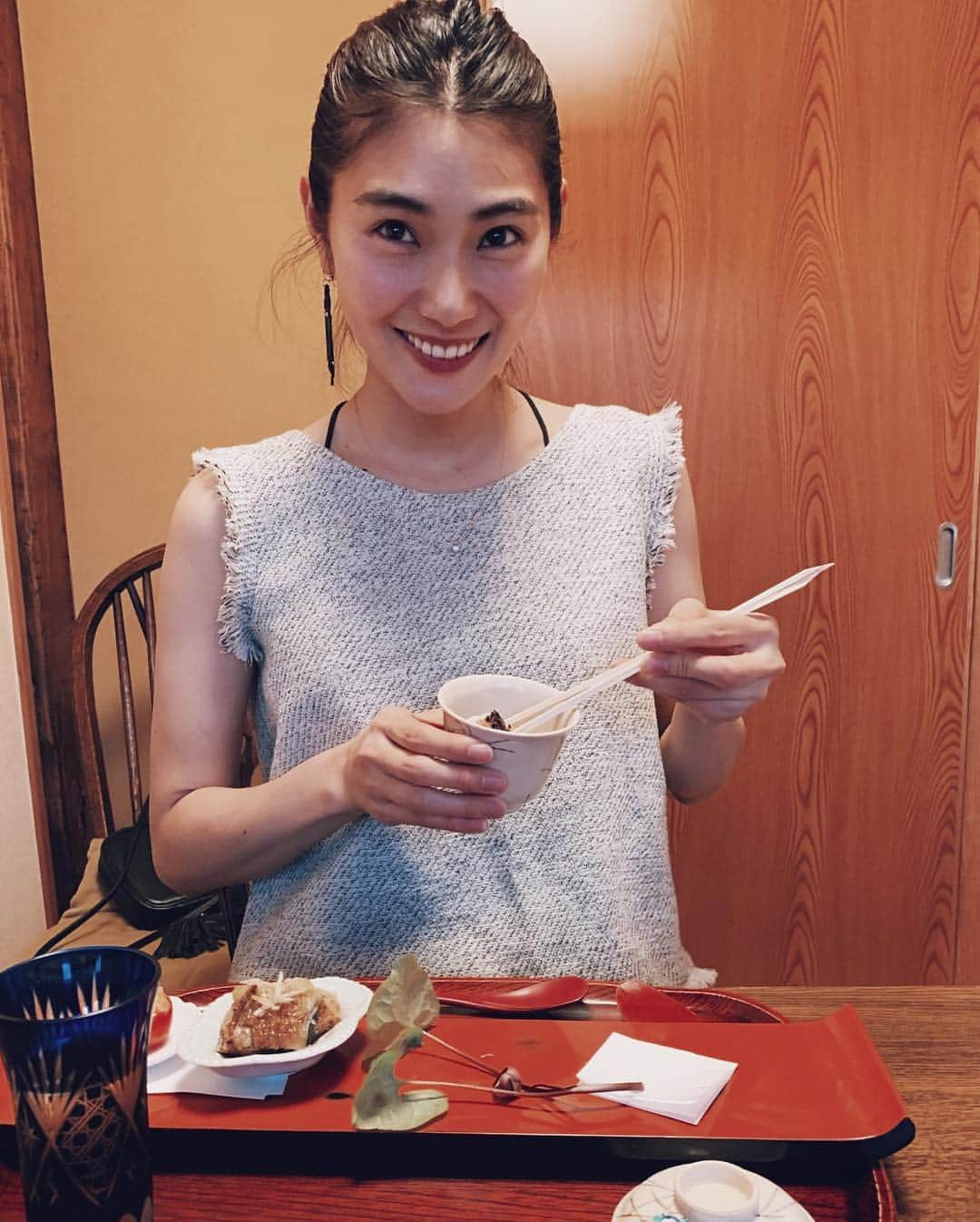 瀬畑茉有子さんのインスタグラム写真 - (瀬畑茉有子Instagram)「フグの白子美味しかった😵 そしてハマグリのお刺身ってこんなに美味しいんだ😳 . . ⚠️食べ方は基本野生的☹️ . . #kyoto #japanesekaiseki #japaneserestaurant #holidaymood #kyotographie2019 #art  #sashimi #photography #天ぷら松 #京都 #京都グルメ」4月30日 21時48分 - sehatamayuko