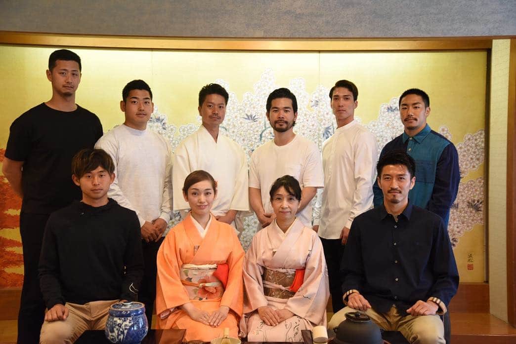 渡部博文のインスタグラム：「茶道を学びに。  平成最後は日本文化に触れてきました。 そして神戸を盛り上げるスポーツ選手たちとの出会いがあり、 新しい時代に向けて心と身体をリフレッシュしてきました！ . #茶和楽日会  #令和」