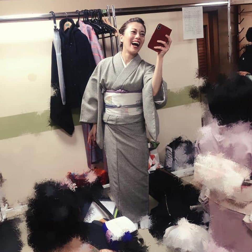 池田有希子さんのインスタグラム写真 - (池田有希子Instagram)「『二世杵家七媼十三回忌 六世杵家弥七古希 記念演奏会』での『勧進帳』演奏を終えました。心底楽しかった！今日の経験全てが勉強、自分に必要な栄養でした。七三先生、七三社中さいこうだよ…😭私はもっともっと精進します！  元号変わり目に国立劇場で伝統芸能の世界に一番の新参者として参加させていただく、という図らずも象徴的儀式のような時間を過ごさせていただきました。感謝の気持ちでいっぱいです！！！ 実は今日まで元号のことをあまり意識せずにいたのですが、検問のグラウンドゼロに赴き（国立劇場の周辺の車両規制、とてもヘビーでした！実は少し遅刻してしまった！）意識せざるを得ない状況になったのは興味深かったです😊そして自分にとって「新しい」伝統芸能の世界で、謙虚な気持ちで精進を心に誓うことができたことが、本当にありがたいです。人生いつでも一年生！私はずうずうしいけど初々しい気持ちで新元号を迎えます😆！」4月30日 21時50分 - yukikoikeda