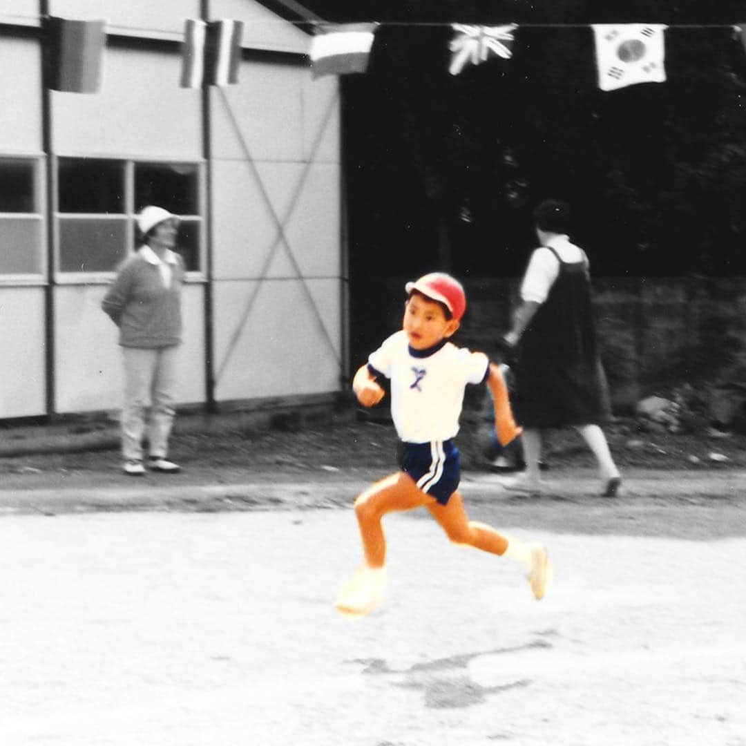 秋本真吾さんのインスタグラム写真 - (秋本真吾Instagram)「平成元年の僕。6歳。やっぱり走ってた。楽しそう。令和の時代も楽しく走る。そして走る楽しさを伝える。  #ありがとう平成」4月30日 22時02分 - 405arigato405