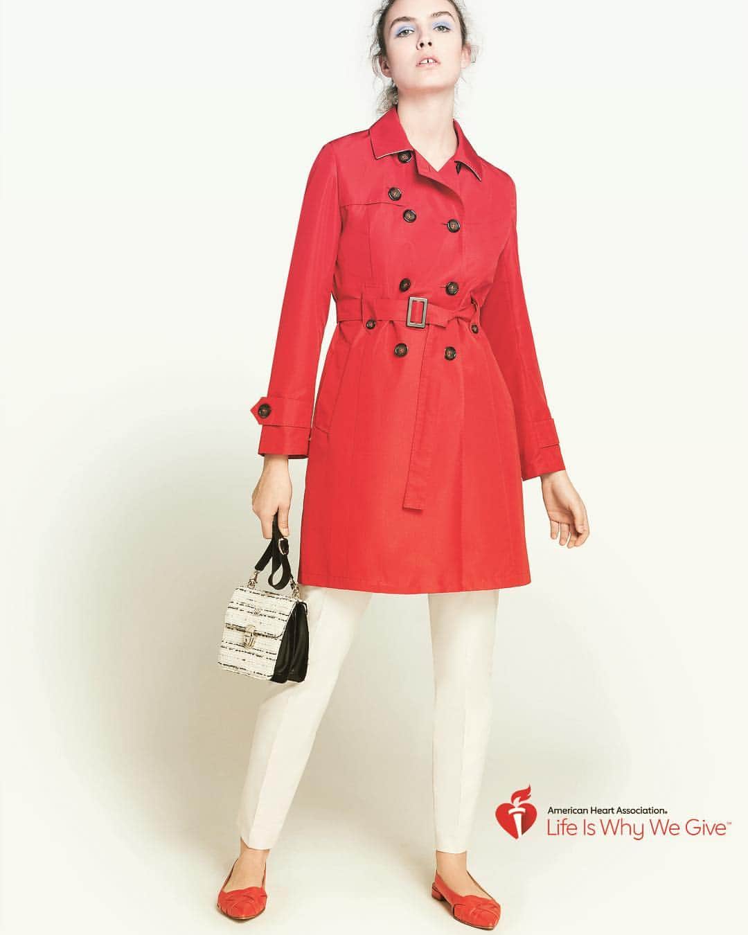 シンツィアロッカさんのインスタグラム写真 - (シンツィアロッカInstagram)「A red coat for the heart ❤️... 20% of sales from our red coats go to supporting #americanheartassociation ... shop on www.cinziarocca.com until May 15th 💝#foragoodcause #save #heart #goredforwomen #red #donate」4月30日 22時03分 - cinziarocca