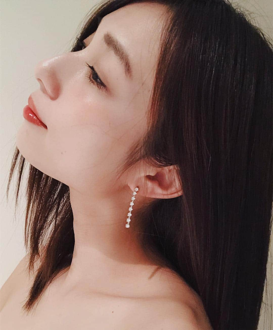 広瀬未花さんのインスタグラム写真 - (広瀬未花Instagram)「最近お気に入りのピアス♡ 年齢を重ねる度に身につけるジュエリーも、シンプルだけど存在感のある物へと。 最近はパールも身につけるようになったり、少しだけ好みも変わってきたかな？ ・ ・ 5月から夏に向けて楽しみなことがありすぎて...(๑˃̵ᴗ˂̵) 頑張ります♡」4月30日 22時05分 - micahirose