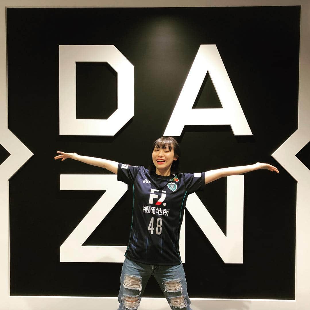 豊永阿紀さんのインスタグラム写真 - (豊永阿紀Instagram)「このマークの前に立てるなんて〜〜〜〜！！！ 5月中旬、Foot ball ZONE webさんの記事おたのしみに！ #DAZN #ZONE #アビスパ福岡」4月30日 22時05分 - aki_t_official