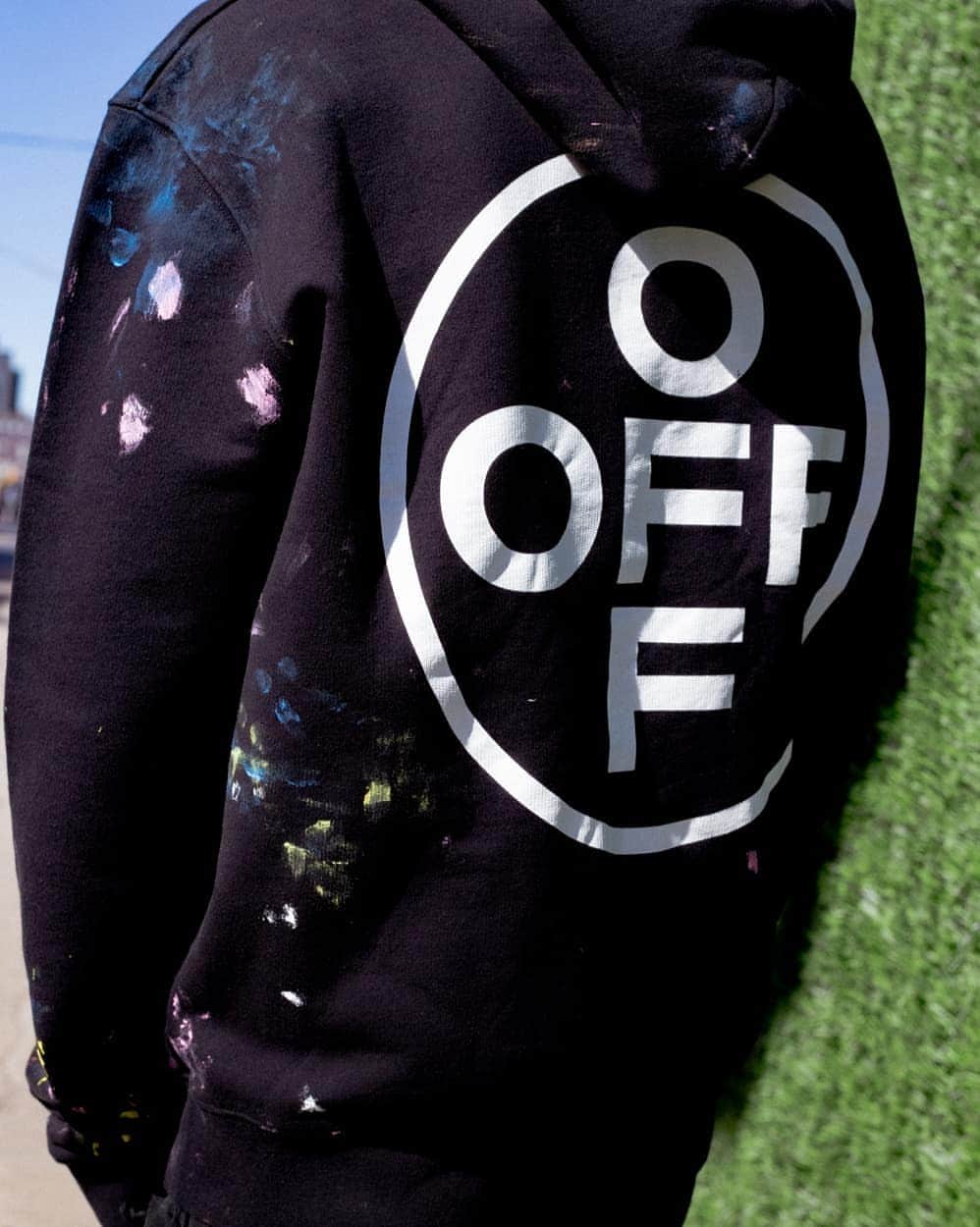 OFF-WHITE C/O VIRGIL ABLOHさんのインスタグラム写真 - (OFF-WHITE C/O VIRGIL ABLOHInstagram)「Off-White™ paint splatter capsule now delivered to @em___pty___gallery and off___white__paris. photography c/o @ivangrianti」4月30日 22時08分 - off____white