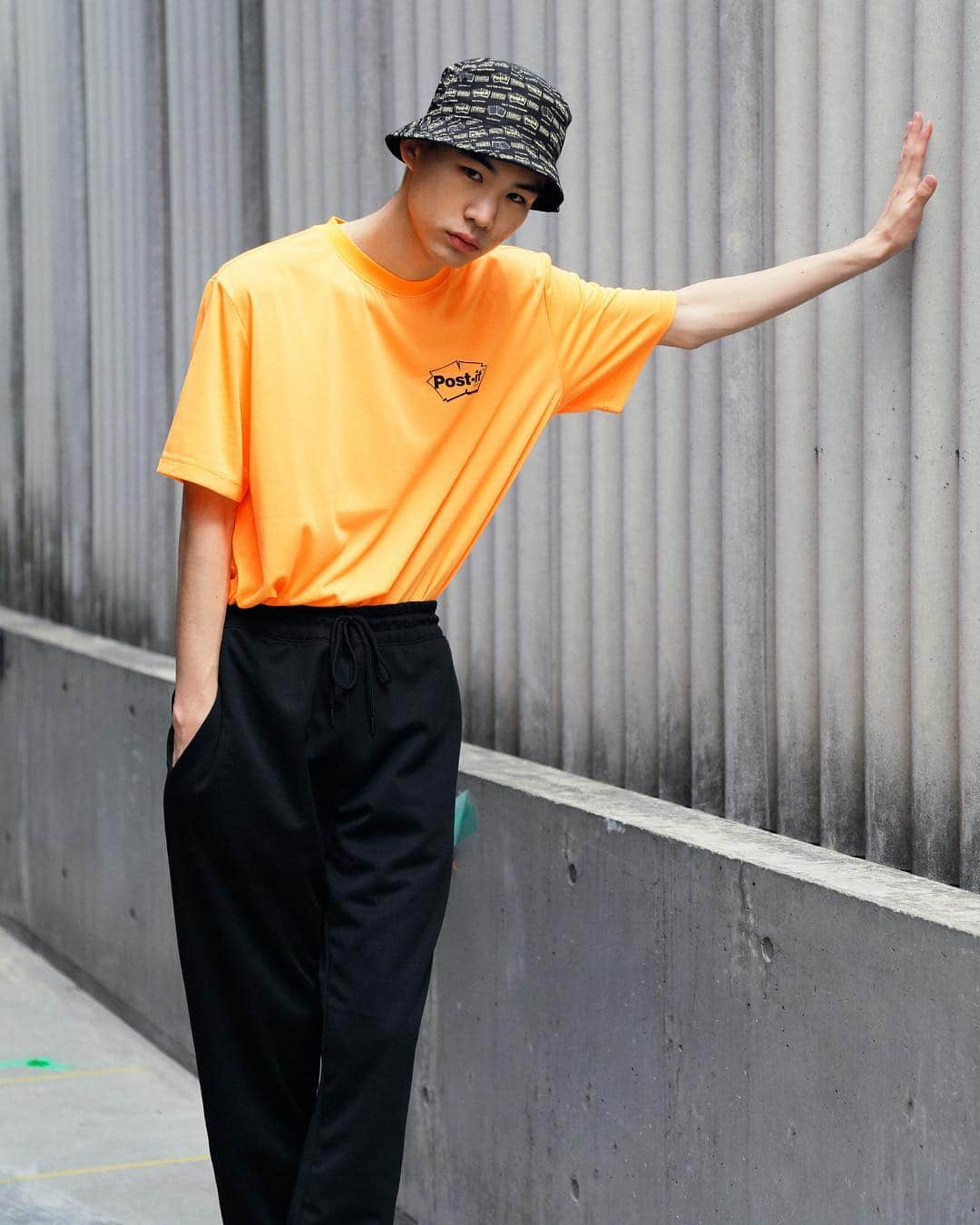 Droptokyoさんのインスタグラム写真 - (DroptokyoInstagram)「TOKYO STREET STYLE Name: @kenta_shimahara  T-Shirt: @hm × Post-it® Hat: @hm × Post-it® #hm#hmxme#pr#streetstyle#droptokyo#tokyo#japan#streetscene#streetfashion#streetwear#streetculture#fashion#shibuya#postit#neon#ファッション#ポストイット  Photography: @cazumax  Styling: @raikatanakakana」4月30日 22時10分 - drop_tokyo