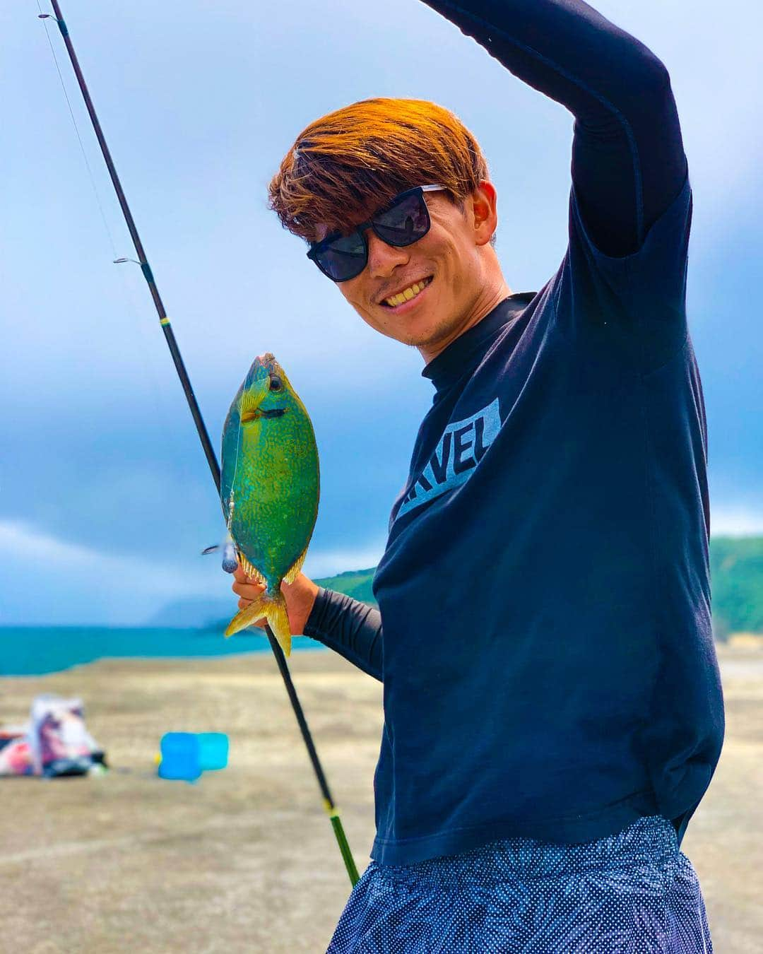 安藝正俊さんのインスタグラム写真 - (安藝正俊Instagram)「: Fishing Day 🎣 : エーグァー 9匹 トカジャー 1匹 グルクン  1匹 平成最後に悪くない成績👏 : 令和元年は大物を狙いたいね✌️ Photo by @fuvry  #沖縄#Okinawa#Japan #釣り#Fishing#魚#fish #世界のギナマ#魅惑のアダ #chill#time#outdoor  #休日#day#off#vacation#drive #平成最後#令和元年#定番ワード #さらば#平成#カモン#令和 #あきま散歩#シーズン平成#完 #end」4月30日 22時21分 - akimasa_okinawa