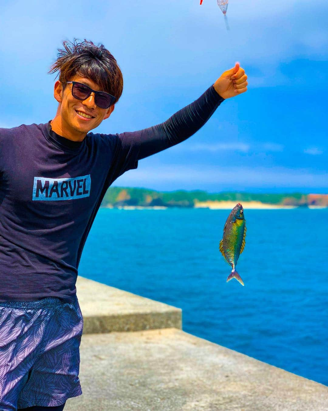 安藝正俊さんのインスタグラム写真 - (安藝正俊Instagram)「: Fishing Day 🎣 : エーグァー 9匹 トカジャー 1匹 グルクン  1匹 平成最後に悪くない成績👏 : 令和元年は大物を狙いたいね✌️ Photo by @fuvry  #沖縄#Okinawa#Japan #釣り#Fishing#魚#fish #世界のギナマ#魅惑のアダ #chill#time#outdoor  #休日#day#off#vacation#drive #平成最後#令和元年#定番ワード #さらば#平成#カモン#令和 #あきま散歩#シーズン平成#完 #end」4月30日 22時21分 - akimasa_okinawa