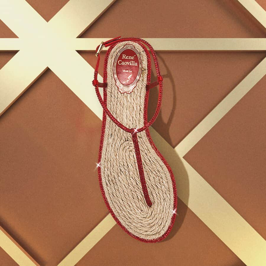 のインスタグラム：「Diva of the Summer, #Espadrillas DIANA! . #Red #White and #Black , swipe for more, Int’l complimentary shipping with T&D inclusive #ReneCaovilla . . . . . . #Espadrilles #Sandals #LessIsMore #Summer」