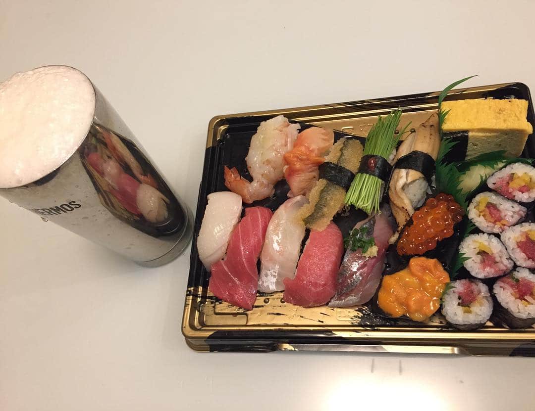 浅越しのぶさんのインスタグラム写真 - (浅越しのぶInstagram)「平成最後のディナーは主人が買ってきてくれたお寿司🍣私好みにシャリ小さめでオーダーしてくれたって。 ありがとう平成、よろしく令和！ #平成#令和#すしざんまい#テニス」4月30日 22時36分 - shinobu_asagoe_official