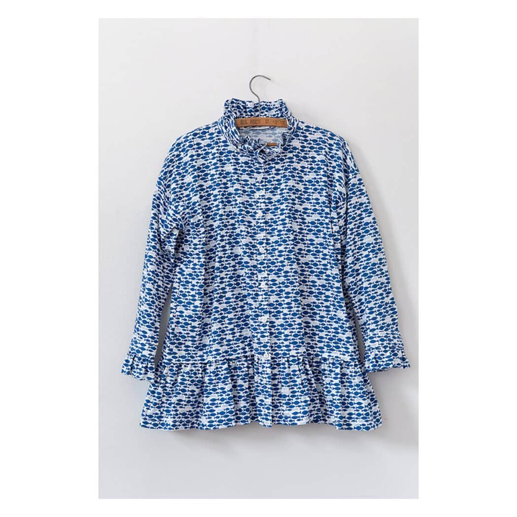 キャベジズ&ローゼズのインスタグラム：「Animal Magnetism ✨ The Frederika Shirt in blue features a very charming fish print on a ground of fine poplin. With frills to spare at the neck, cuffs and hem, wear her to make sunny days even brighter #newin #ss19 #quirkyprints #slowfashionstyle #ruffledshirt #blueshirt #madeinlondon #peplumhem #cabbagesandroses #cabbagesandrosesfashion @christina_strutt @cabbagesandroses_shop 👆Link In Bio👆」
