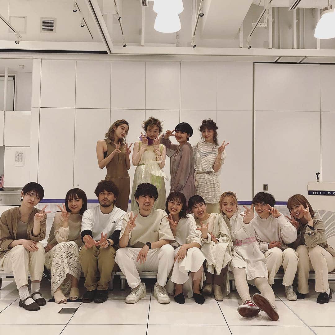 野口和弘のインスタグラム：「28日の会社説明会後の集合写真。 美容学生の皆様、会場を貸してくださったミルボンさんありがとうございました！！ 明日から新しく時代が変わり、私たちもより一層気を引き締めて精進いきたいと思っております！！ ありがとう平成！よろしく令和！ #cieca.」