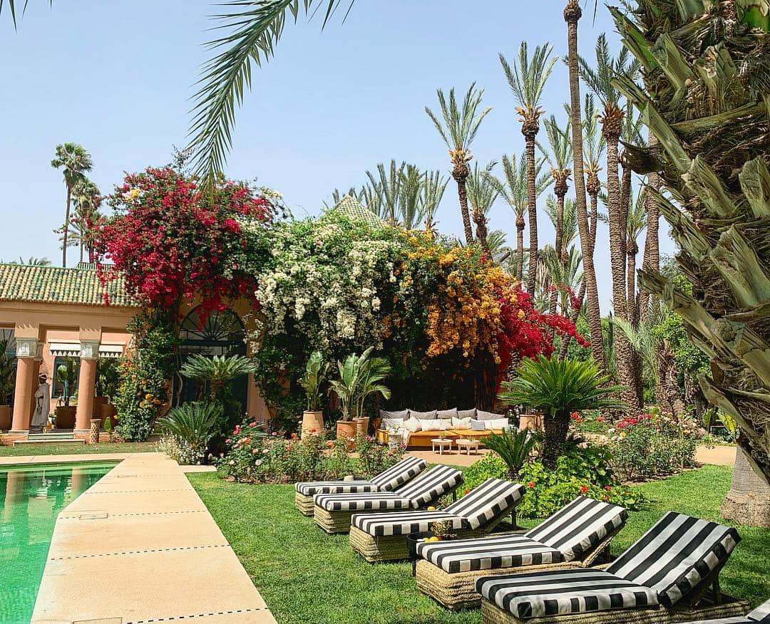 ニーナ・ガルシアさんのインスタグラム写真 - (ニーナ・ガルシアInstagram)「Lunch by the pool surrounded by Bougainvilleas at Villa Addi .  #diorcruise  #marrakech」4月30日 22時37分 - ninagarcia