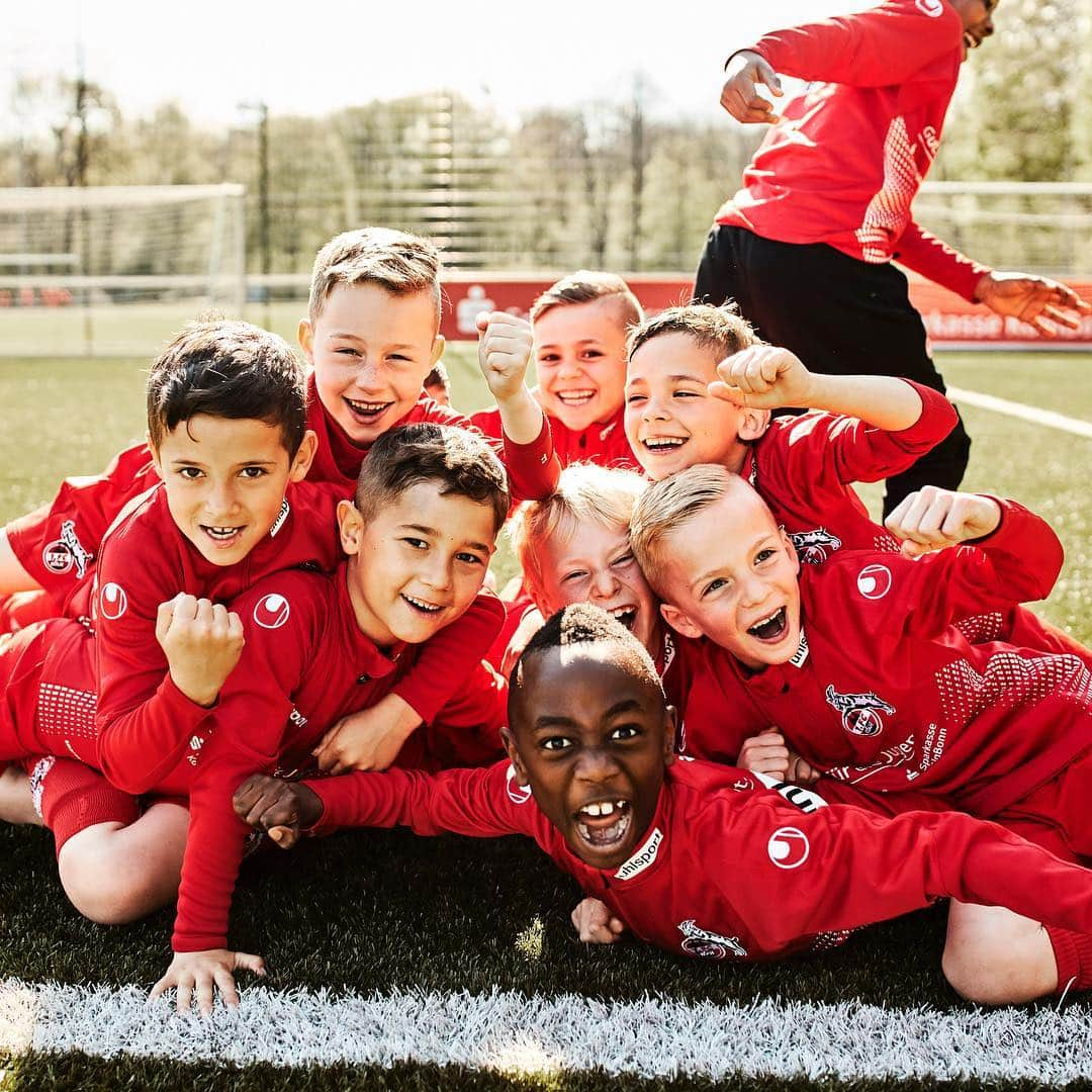 1.FCケルンさんのインスタグラム写真 - (1.FCケルンInstagram)「❤️⚪️ Die #effzeh-Talente der U8 bis U11 haben in den Osterferien an einem Trainingscamp am Geißbockheim teilgenommen. Die Freude sah man den kleinen Kickern deutlich an.😄 #Köln #Kölle #fckoeln」4月30日 22時37分 - fckoeln