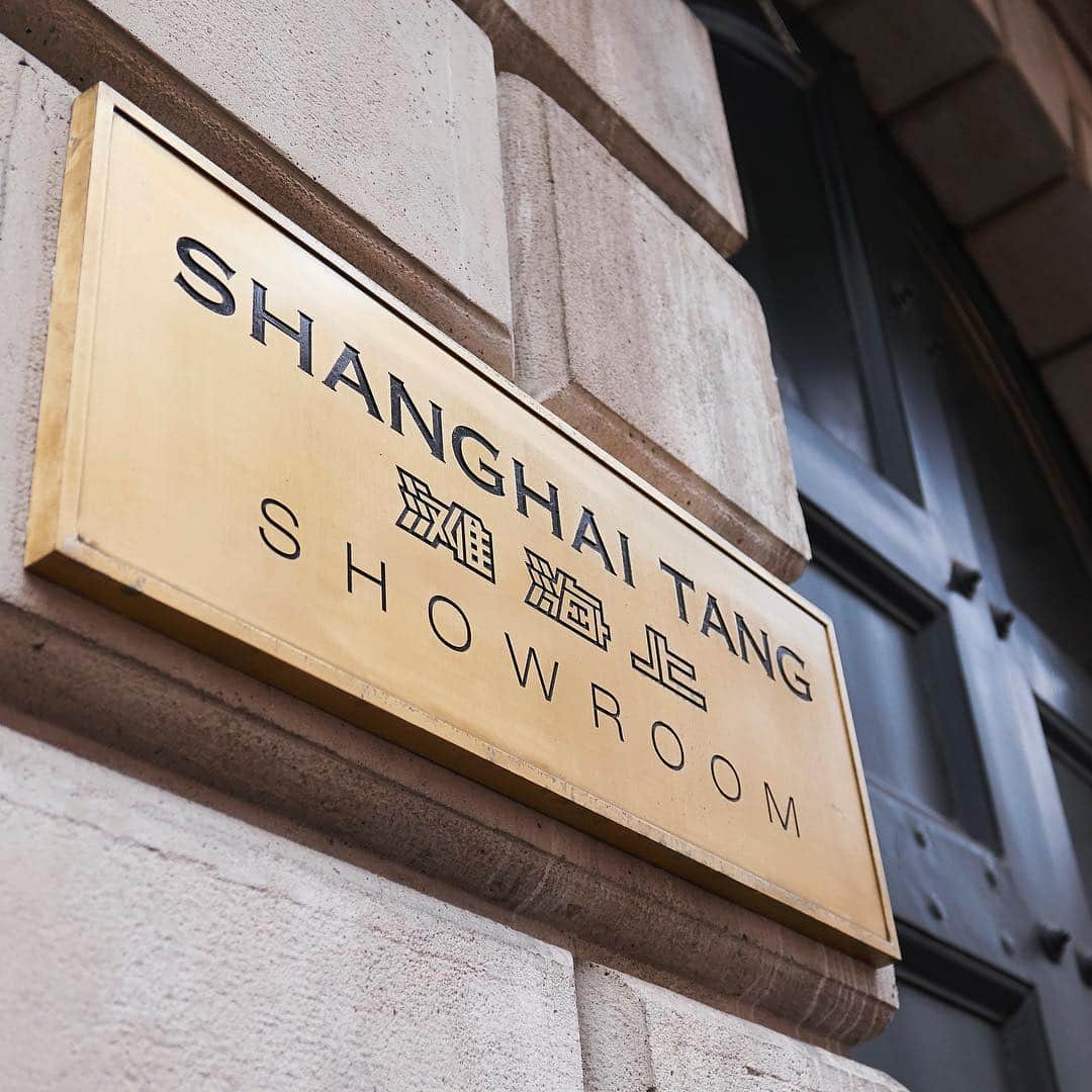 シャンハイタンさんのインスタグラム写真 - (シャンハイタンInstagram)「Shanghai Tang's new showroom opens in the heart of Milan in Via Montenapoleone 3.  Come visit us Mon-Fri 9am-6pm or by appointment at milan@shanghaitang.com  See you soon!  #ShanghaiTang #滩海上 #WorldOfShanghaiTang #SHT」4月30日 22時52分 - shanghaitang