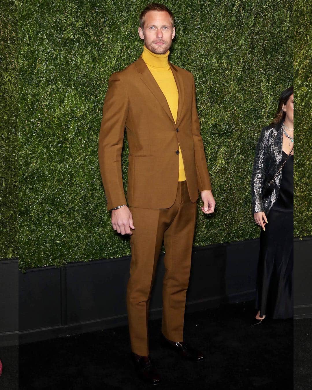 Just Jaredさんのインスタグラム写真 - (Just JaredInstagram)「Alexander Skarsgard looking dapper at @chanelofficial’s @tribecafilmfestival Artists Dinner! See more on JustJared.com #AlexanderSkarsgard #TribecaFilmFestival2019 Photos: WENN / Startraksphoto」4月30日 22時53分 - justjared