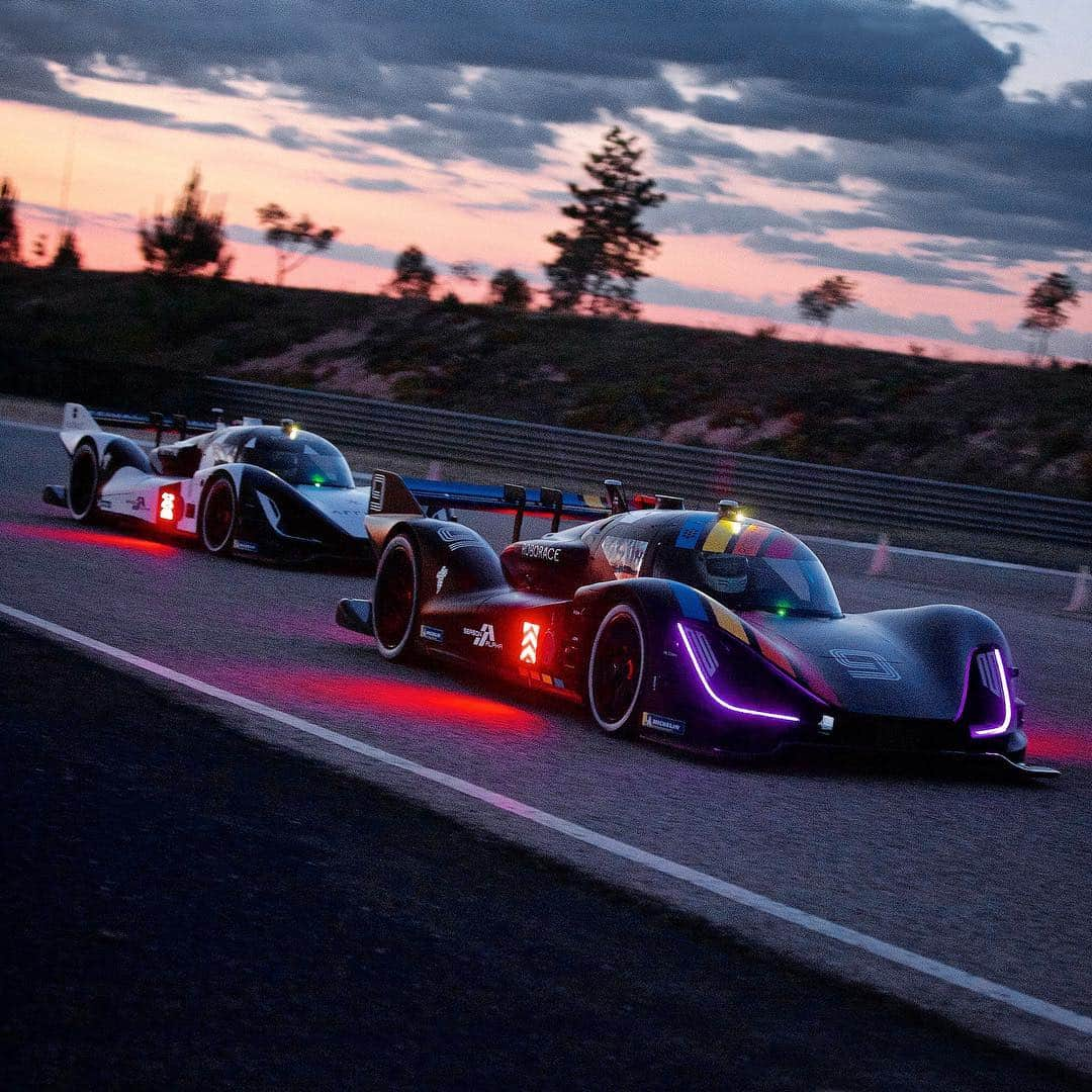 ルーカス・ディ・グラッシさんのインスタグラム写真 - (ルーカス・ディ・グラッシInstagram)「*This is NOT A CGI* The @Roborace #SeasonAlpha cars have their own sound (loudspeakers) and lighting system. We work very hard to create a completely new entertainment platform to support our bid to be most technologically advanced racing series of the world. —— #AI #Roborace #Racing #Motorsport #ADS #Future #MachineLearning #Autonomous #Technology #THISISJUSTTHEBEGINING !!!」4月30日 22時46分 - lucasdigrassi