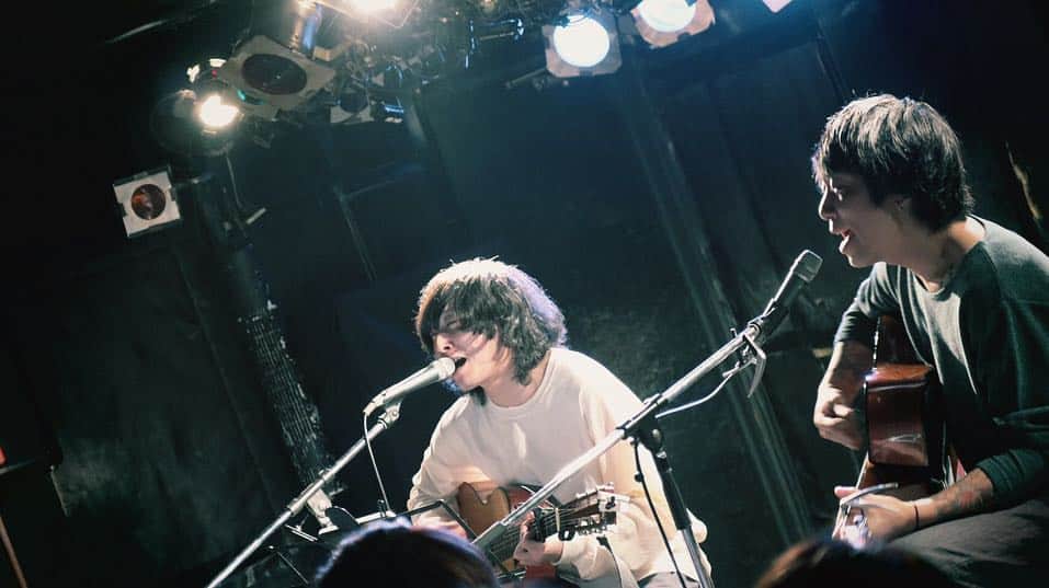 伊丸岡亮太のインスタグラム：「新宿marble、平成最後のライブ、弾き語りでしたが来てくれたみんなありがとう！亮太 次は令和にゃー！！！！がお！byみかん🍊」