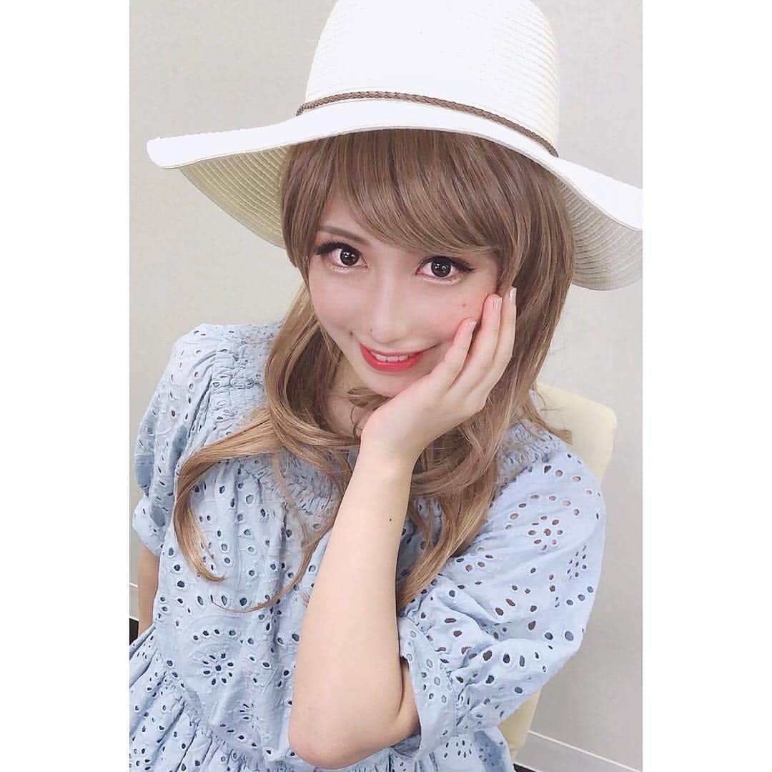 のインスタグラム：「. メイクってほんとすごいや。 平成最後のイメチェン！ ギャルメイクも平成で流行ったものだよね💄 えっちゃんとのコラボでした〜！！🙆‍♀️💕 . #ボンボンtv #ギャル #ギャルメイク #平成最後の日 #いちなる #えっちゃんねる」