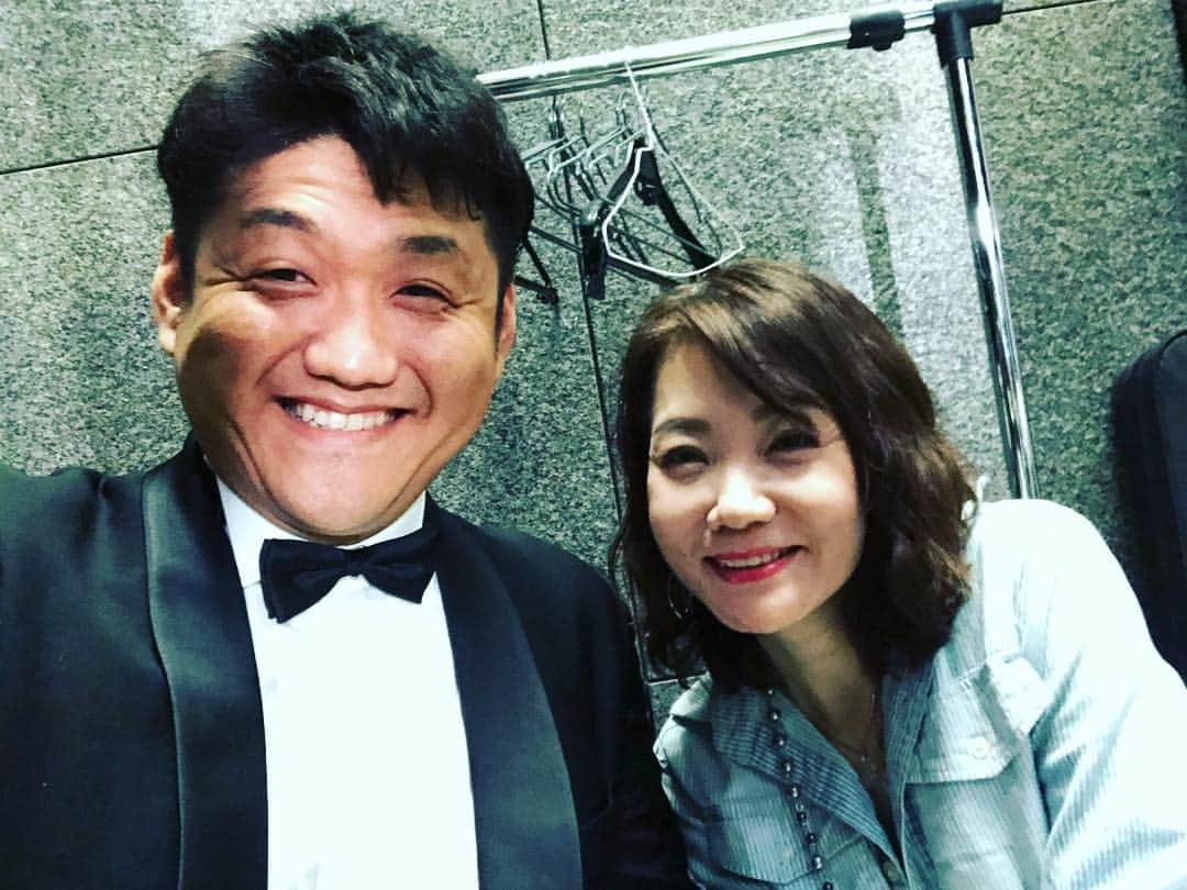 お兄ちゃんさんのインスタグラム写真 - (お兄ちゃんInstagram)「平成最後のお仕事は、『上泉雄一のええなぁ10周年公開生放送』でした〜😊❗️ #もともと #MBSラジオっ子 #ヤンタンのヘビーリスナー #特にヤン土 #ハガキ職人 #憧れのMBSラジオでレギュラーを持って、はや10年 #幸せです！ #感謝しかない！ #ずっと出続けたい！ #上泉雄一 さん #ヤナギブソン さん #松本麻衣子 さん #彩羽真矢 ちゃん #石田 さん #スムルース トクダ さん #香西かおり さん #藤林温子 さん #みんな大好きです！ #この番組で平成を締めくくれるのは感慨深いです！ #令和も宜しくお願い致します！ #令和 #ビタミンＳ #ビタミンＳお兄ちゃん」4月30日 22時55分 - oniichan0715