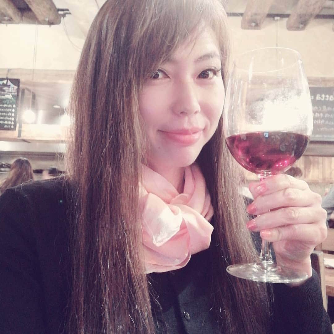 翠千賀さんのインスタグラム写真 - (翠千賀Instagram)「今日は久々に横浜の#mondatta  に行ってきました❤美味しいワインに美味しいお料理❤明日からのエネルギー注入！デザートのレモンケーキは懐かしいイタリアの味で、嬉しかったー！ 皆さんに新しい時代も幸せが訪れますように！ #vino #wine #ワイン好き 　#イタリアン　#cucinaitaliana 　#italianfood」4月30日 22時56分 - chika.midori