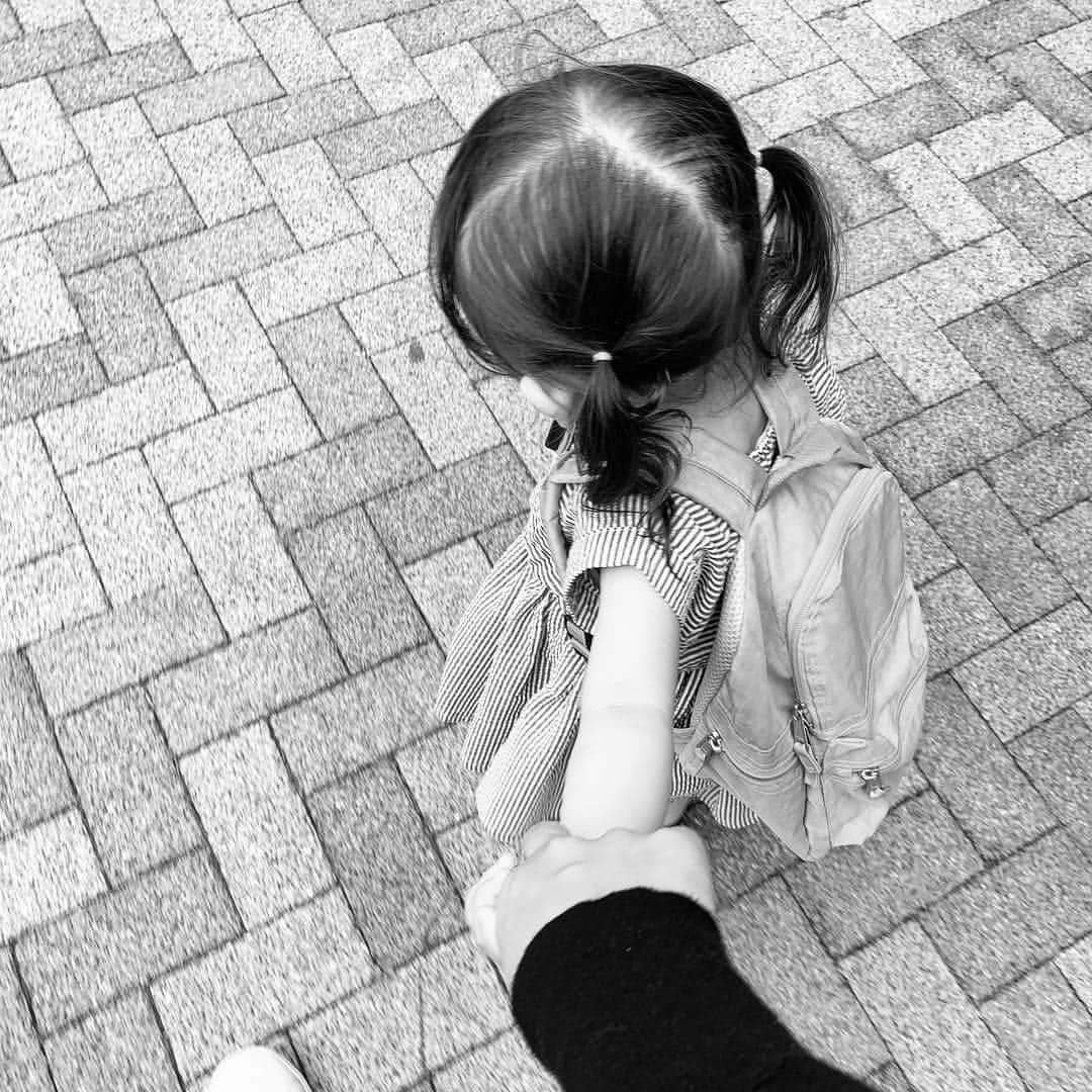 虎南有香のインスタグラム：「ありがとう平成🌙 平成元年に生まれてから沢山の人に出会ってここまで生きて来ました。 大人になるまでも、なってからも色々な人たちに支えて頂き、とても幸せな時代を過ごす事が出来ました。 なので令和は大切な娘が健やかに幸せに大人になれるように、沢山の人に愛してもらえるような子に育つように、全力で支えて行く時代にしたいと思います🧸🎈 そして平和な時代でありますように...🌏🕊」
