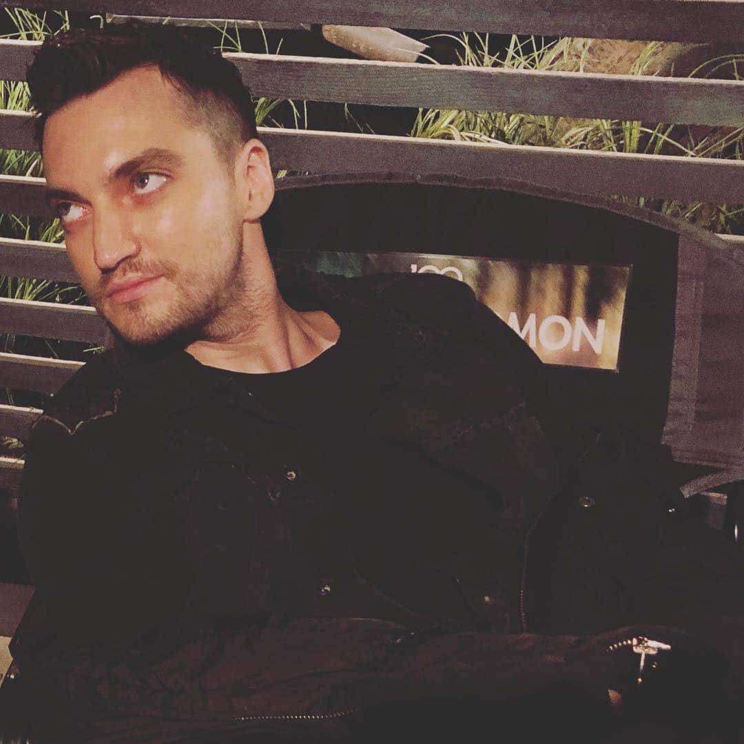 JR・ボーンのインスタグラム：「Remain calm like this one as we start the journey of facing our demons! Enjoy tonight’s episode guys! @cw_the100 9/8c #faceyourdemons #showday」
