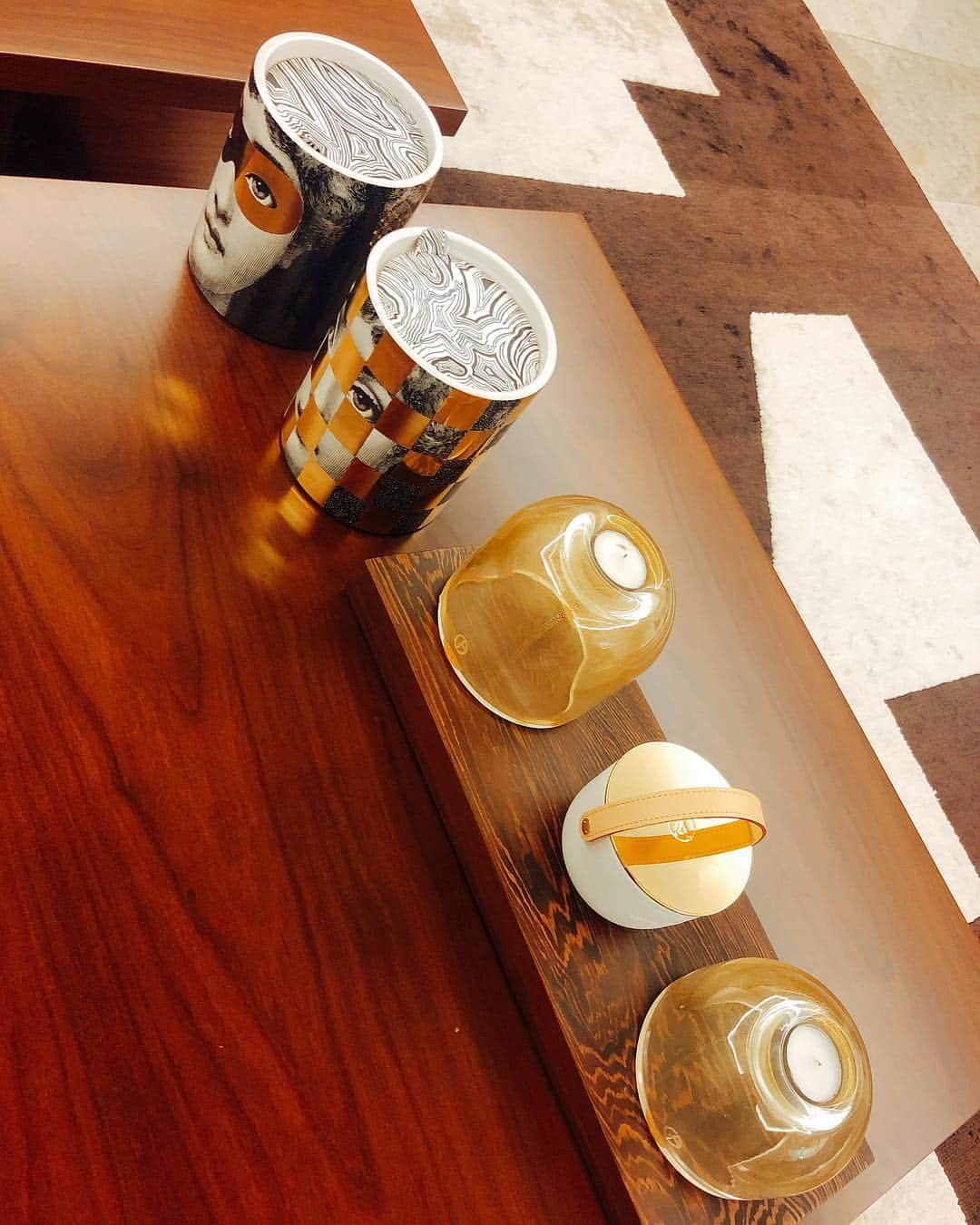 イ・ダヘのインスタグラム：「초들의 모임,, 아까워서 못키는게 함정..#蜡烛#漂亮prettycandles#for#specialdays #one#from#japan」