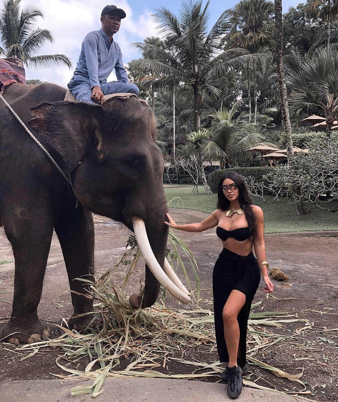 キム・カーダシアンさんのインスタグラム写真 - (キム・カーダシアンInstagram)「Missing Bali! 🌿🐘 and the amazing elephant sanctuary 📷 @kristennoelcrawley」4月30日 23時08分 - kimkardashian