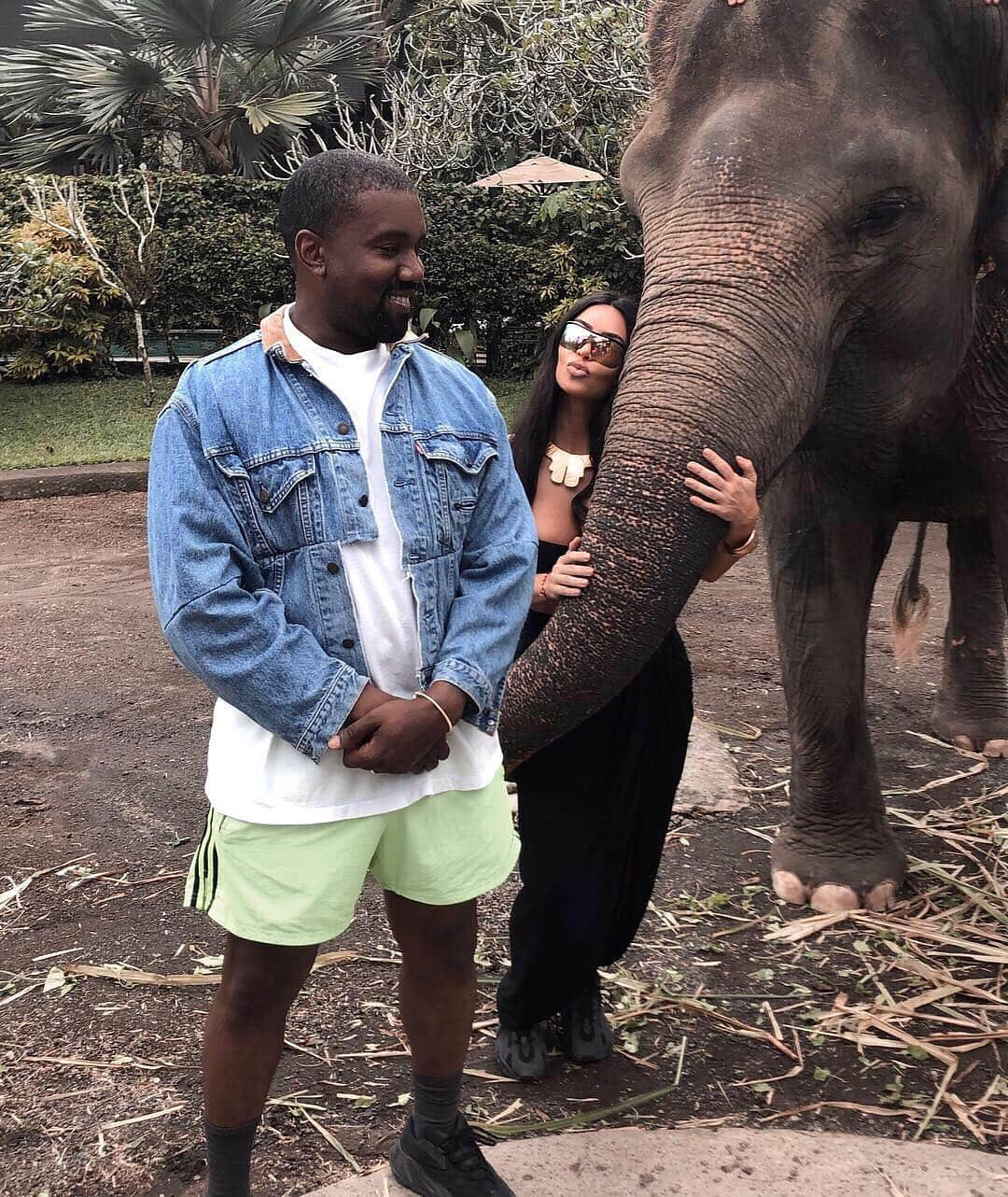 キム・カーダシアンさんのインスタグラム写真 - (キム・カーダシアンInstagram)「Missing Bali! 🌿🐘 and the amazing elephant sanctuary 📷 @kristennoelcrawley」4月30日 23時08分 - kimkardashian