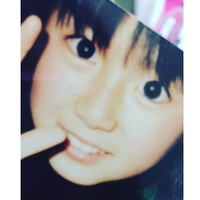 栗林里莉さんのインスタグラム写真 - (栗林里莉Instagram)「This picture is taken when I was a child😂 10歳の頃の写真📷✨ 令和になっても皆さんが平和で幸せな日々を送れますように🙏 #平成最後の投稿 #ありがとう平成  #昭和生まれで平成に育てられました  #絵を描くことと歌うことに夢中だった頃 #兄弟と似てなさすぎて川で拾ったと言われ半分信じてた頃w #栗林里莉  #ririkuribayashi #japanese」4月30日 23時08分 - riri_kuribayashi_official