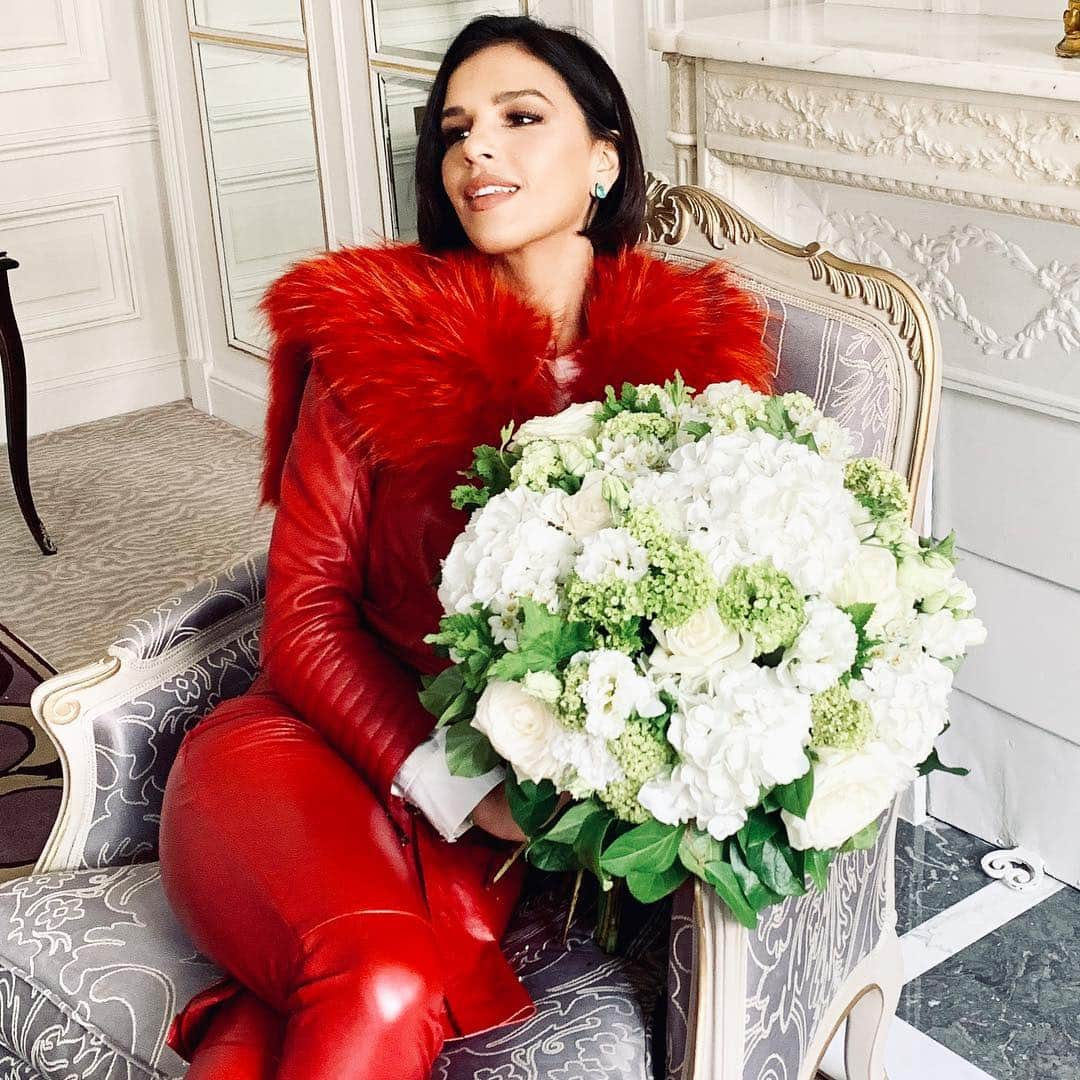 Mariana Riosさんのインスタグラム写真 - (Mariana RiosInstagram)「❤️ Belle en rouge ❤️」4月30日 23時15分 - marianarios