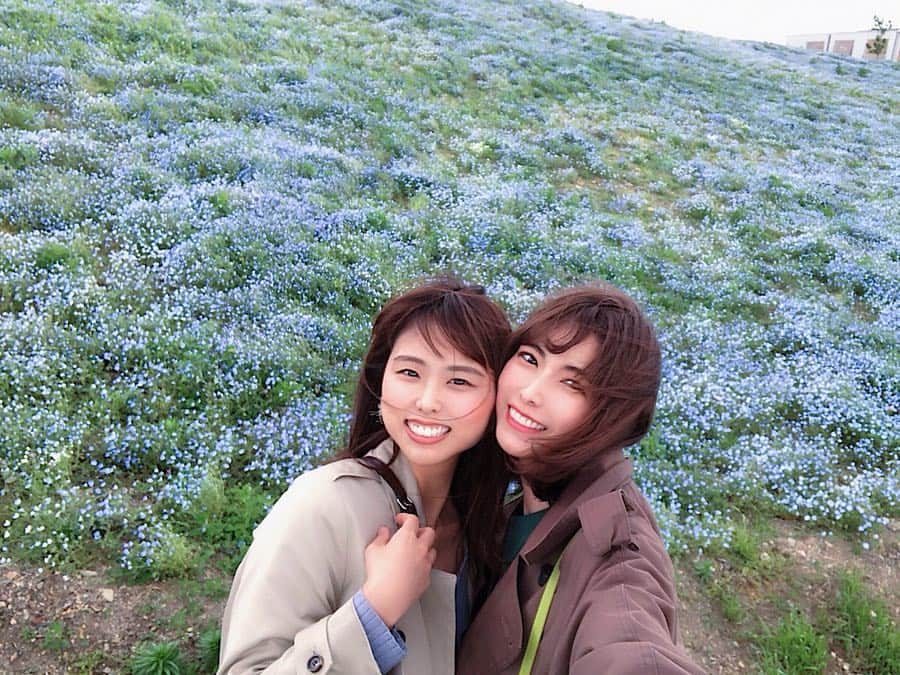 Yuika Matsuさんのインスタグラム写真 - (Yuika MatsuInstagram)「. . . #平成最後 の投稿はやっぱり親友と 👩‍❤️‍👩 . めっちゃ笑ってるなぁ 😆 . . . GW初日に #ネモフィラ の丘に行ってきました✨ . . 毎年2人で 遊びに行ってて 一緒にいるだけで 楽しいね！！ . . もうすぐ新しい#元号 になりますね🕊 . #令和 でも皆さんよろしくお願いします✨ . . . . . . . #平成 #平成最後 #令和  #GW #ネモフィラの丘 #ネモフィラ祭り」4月30日 23時17分 - yuika00802