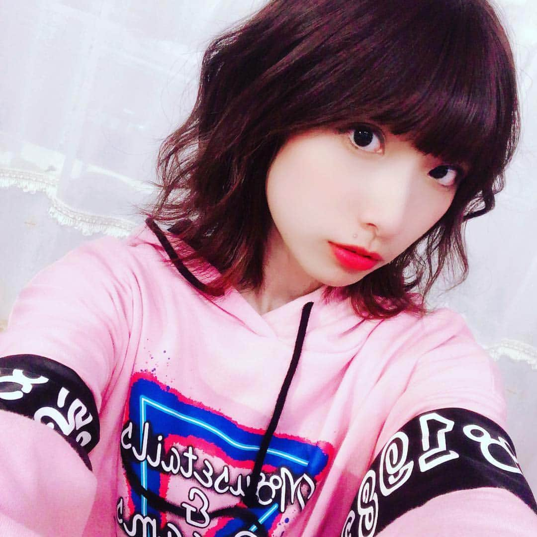 森川彩香のインスタグラム：「巻いたー‹‹\(´･ε･` )/››‹‹\( ´)/›› ‹‹\( ´･ε･`)/››」