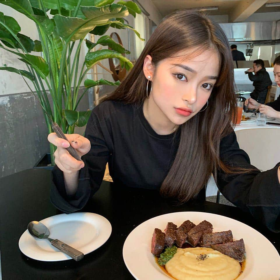 カン・ギョンミンさんのインスタグラム写真 - (カン・ギョンミンInstagram)「며칠째 빼지 않은 내 링 귀걸이 ,,」4月30日 23時21分 - kkmmmkk